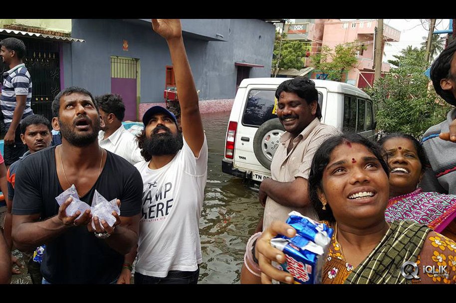 Celebs-at-Chennai-Flood-Relief-Activities